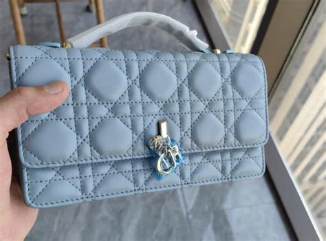 [Review] Miss Dior Mini Bag Auth vs Rep : r/WagoonLadies 